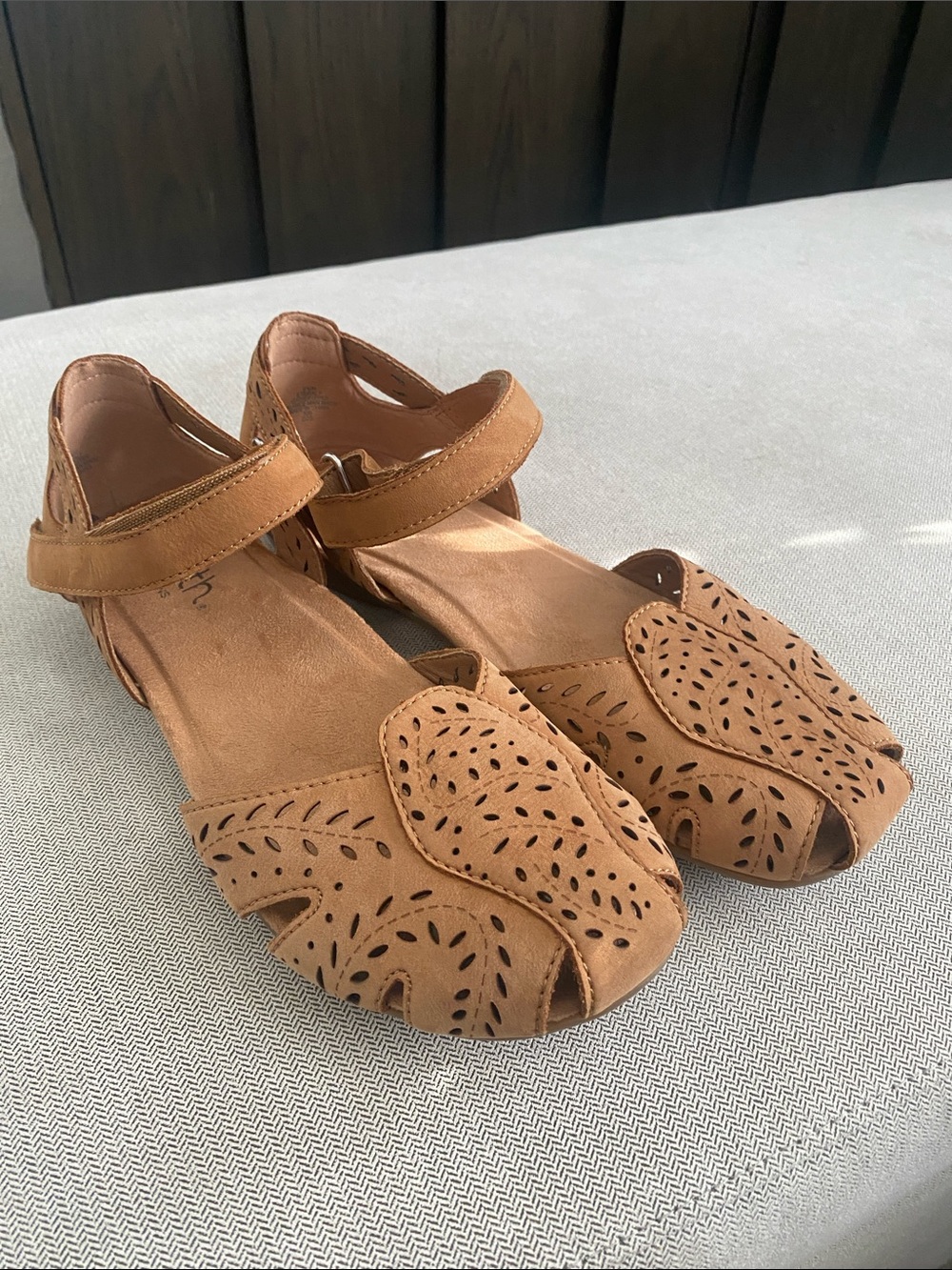Earth Origins Etbraly Tan Leather Perforated Mary Jane Shoes size 9.5